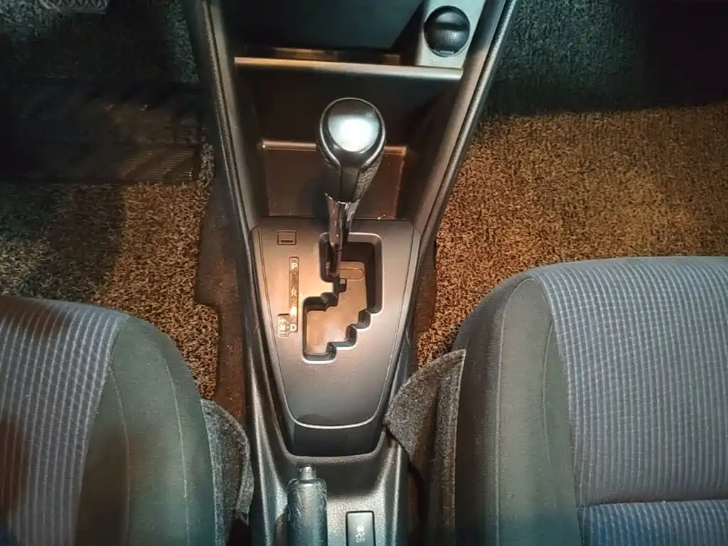 Toyota Yaris L 2017 — фото 14