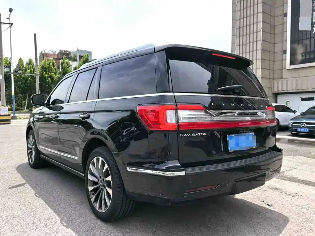 Lincoln Navigator 2019 — фото 9
