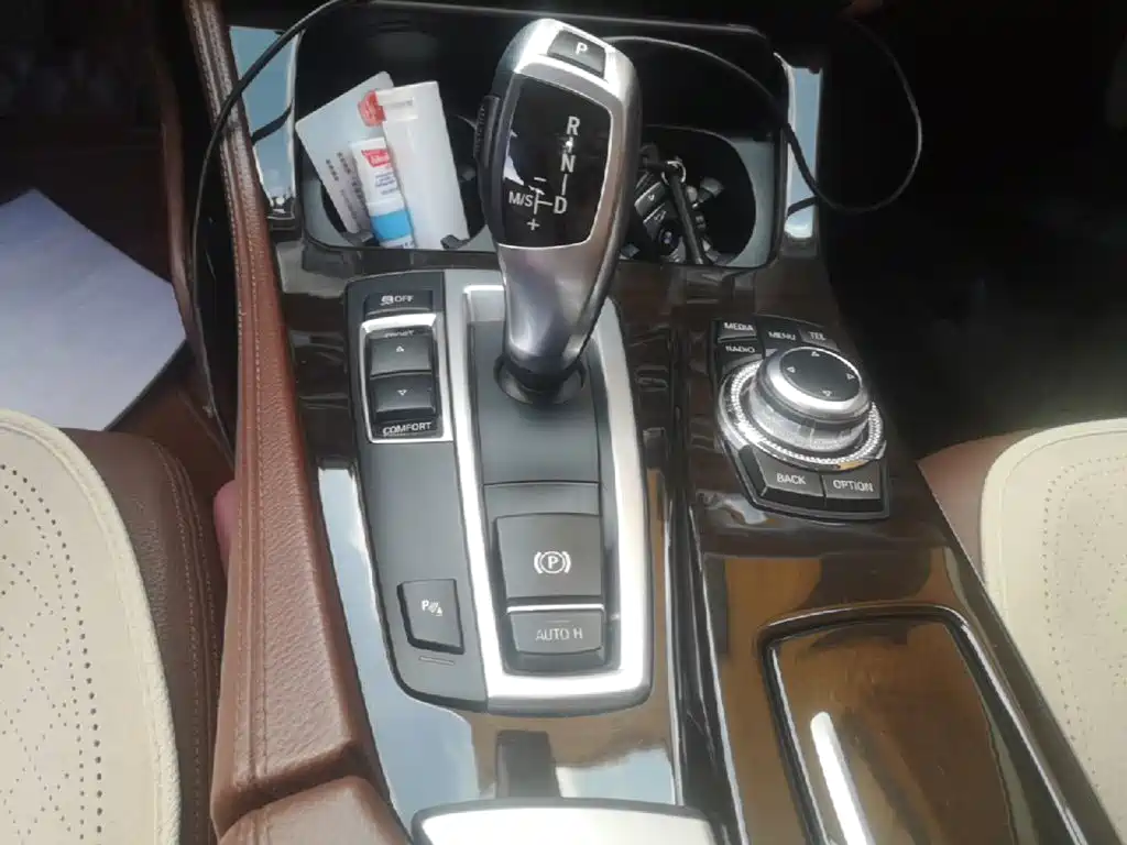 BMW 5 Series 2015 — фото 14