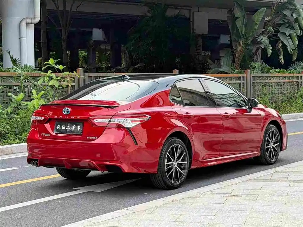 Toyota Camry 2023 — фото 5