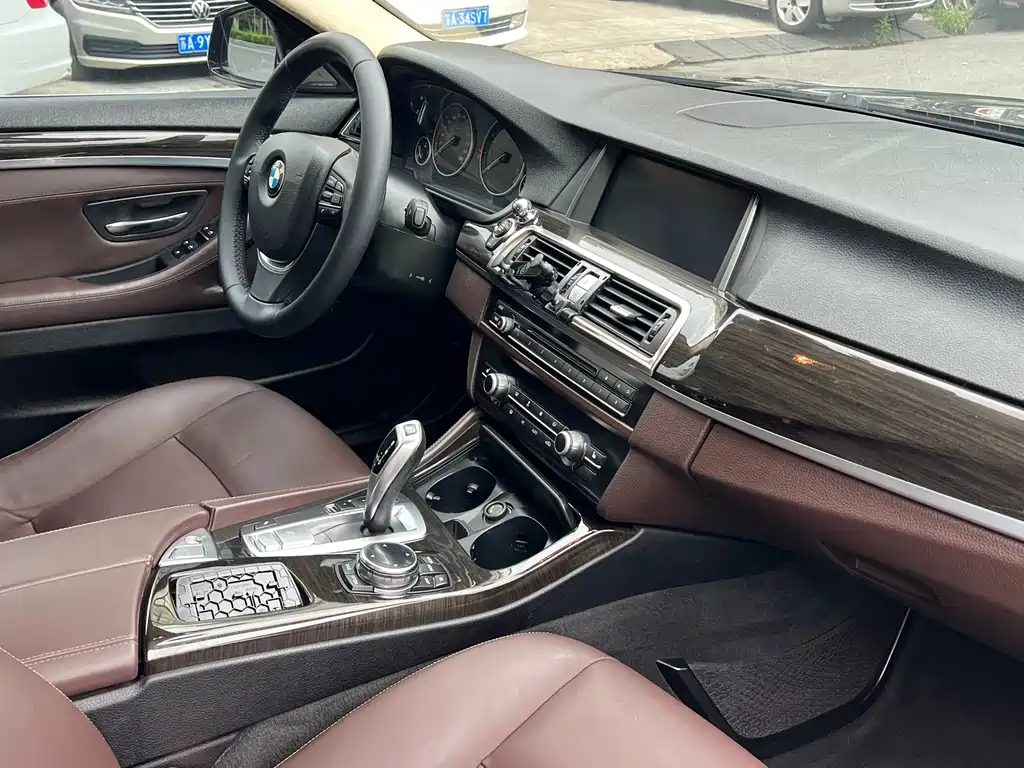 BMW 5 Series 2013 — фото 18