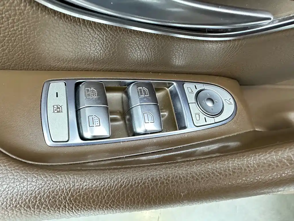 Mercedes-Benz E-Class 2020 — фото 18