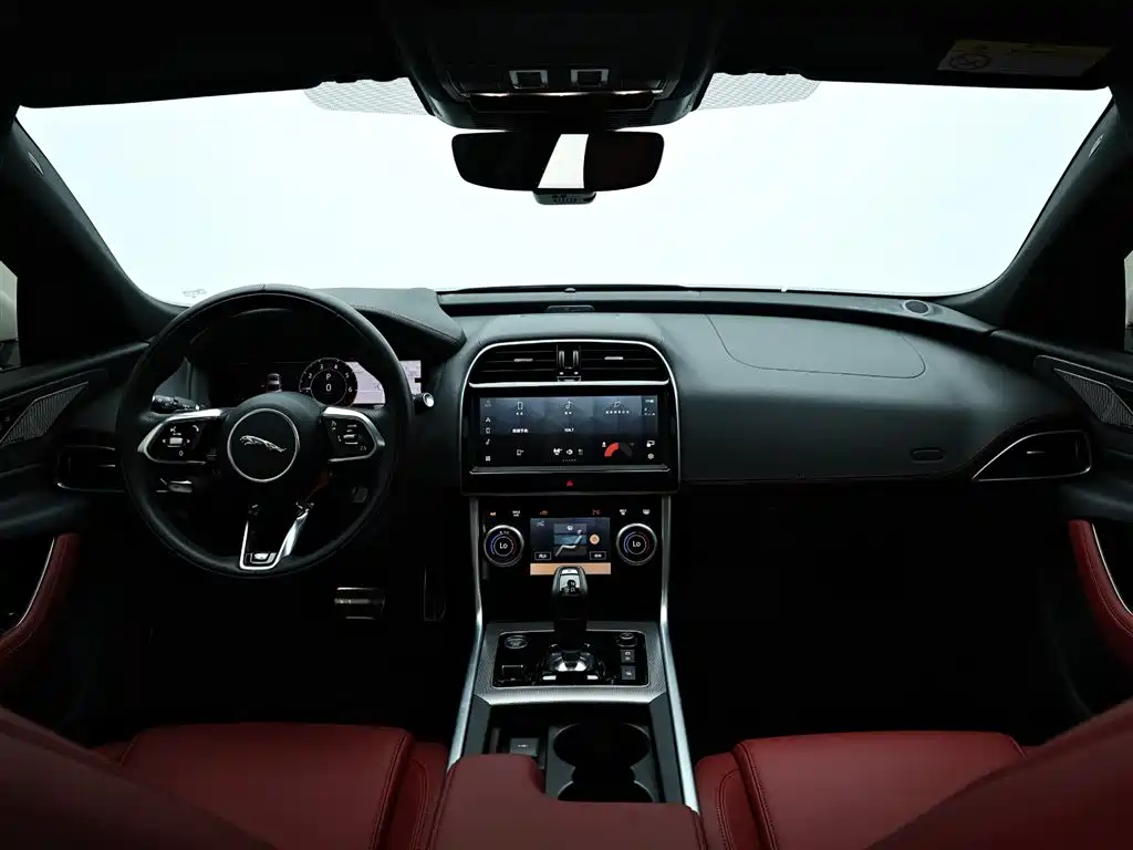 Jaguar XEL 2025 — фото 15