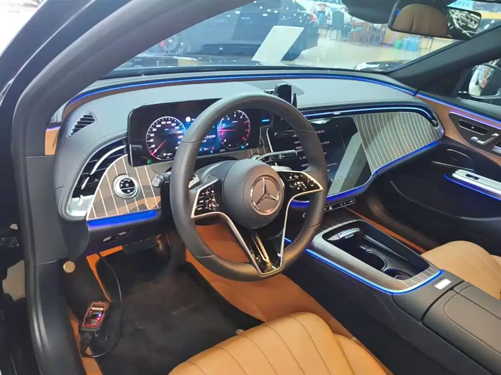 Mercedes-Benz E-Class 2025 — фото 10