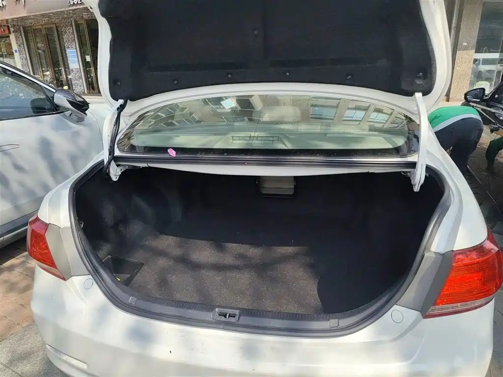 Toyota Camry 2014 — фото 19