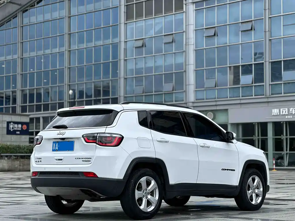 Jeep Compass 2017 — фото 6
