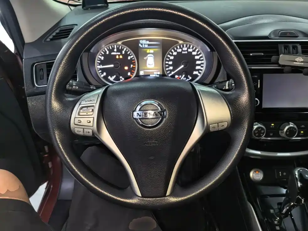 Nissan Tiida 2018 — фото 11