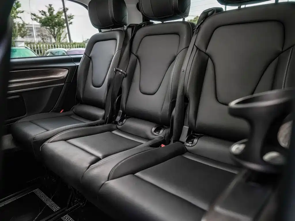 Mercedes-Benz V-Class 2022 — фото 15