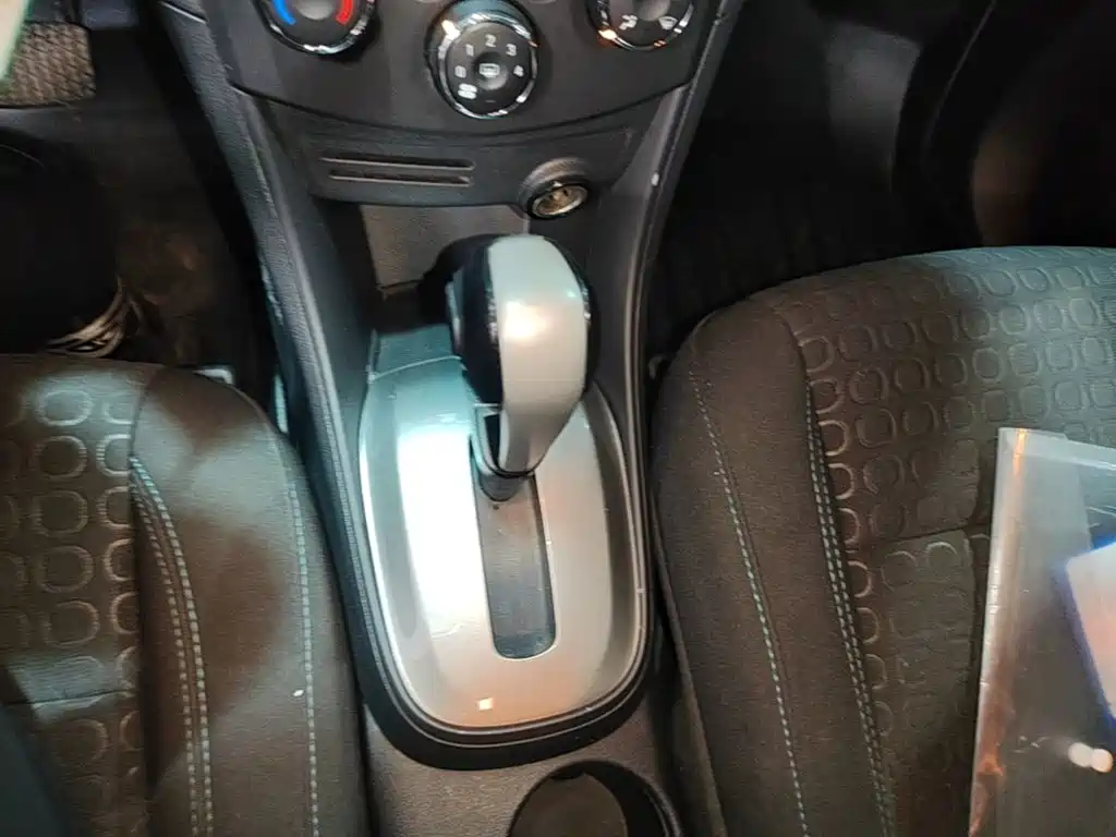 Chevrolet Trax 2015 — фото 10