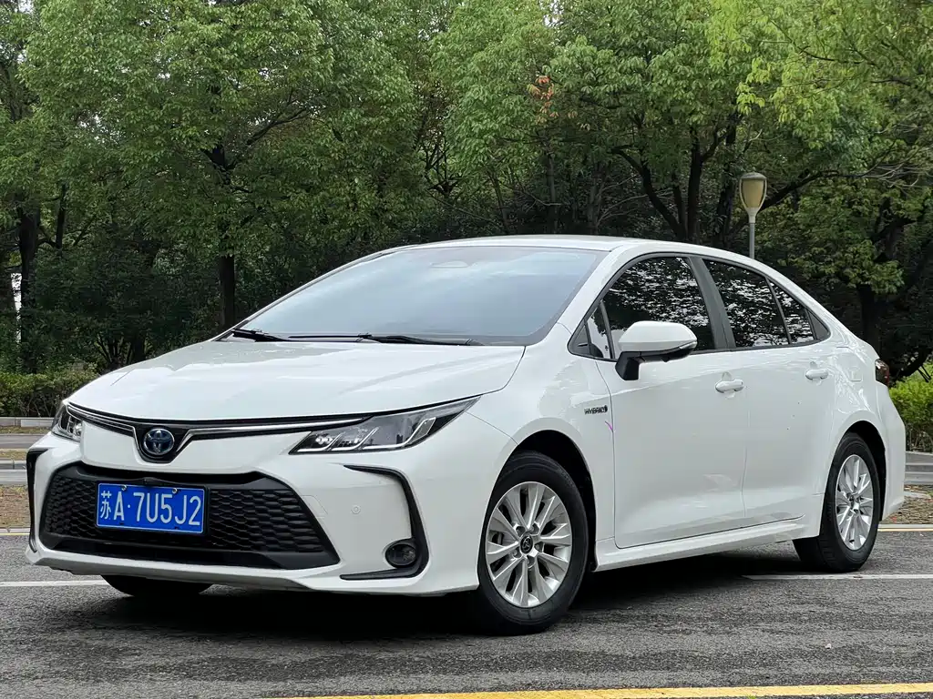 Toyota Corolla 2024 — фото 1