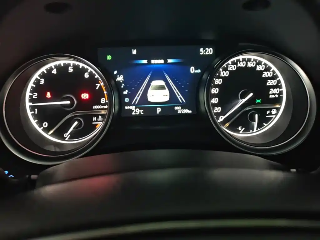 Toyota Camry 2022 — фото 12