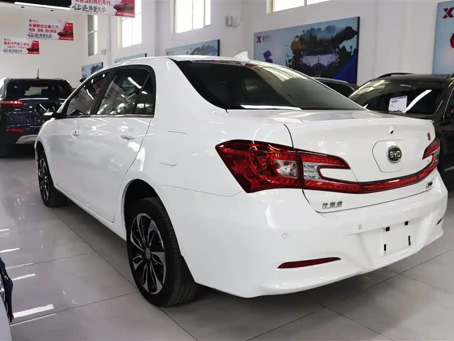 BYD Qin NEV 2016 — фото 7