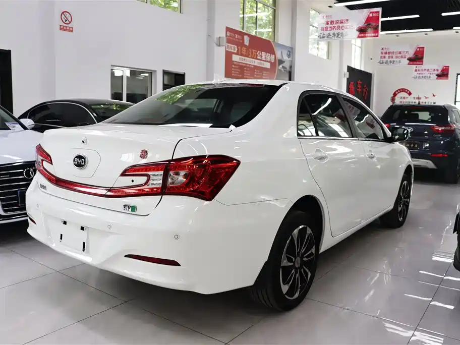BYD Qin NEV 2016 — фото 9
