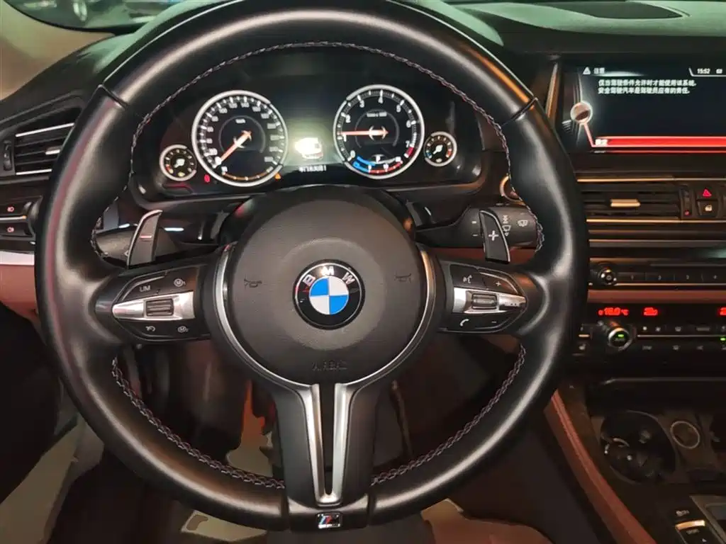 BMW 5 Series 2016 — фото 11
