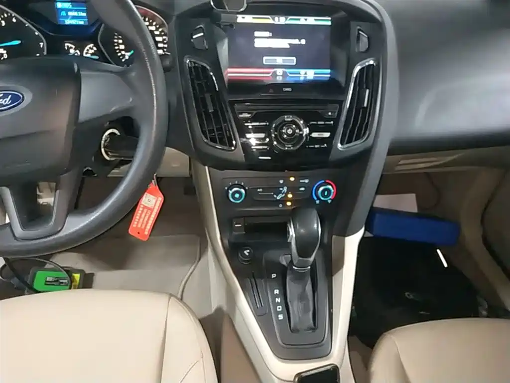 Ford Focus 2015 — фото 13