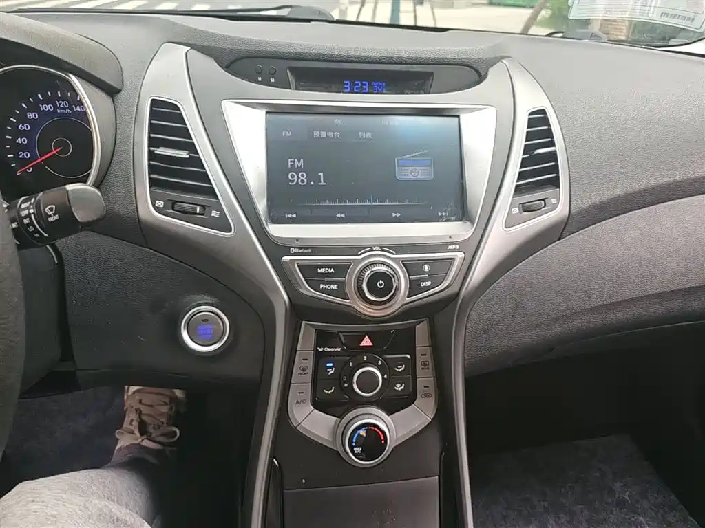 Hyundai Elantra Langdong 2016 — фото 13