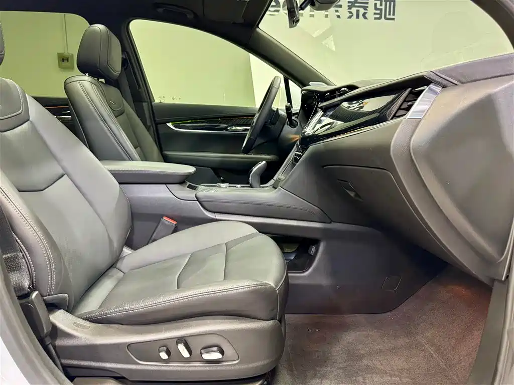 Cadillac XT6 2022 — фото 19