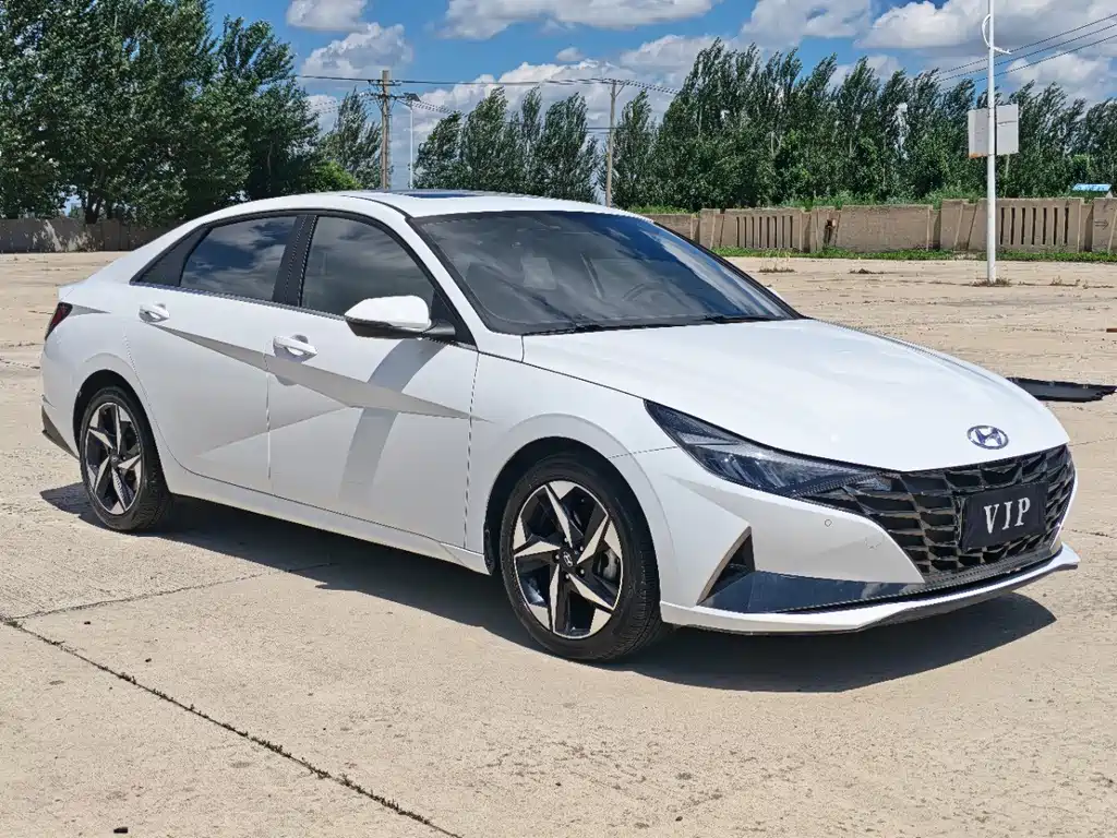 Hyundai Elantra 2022