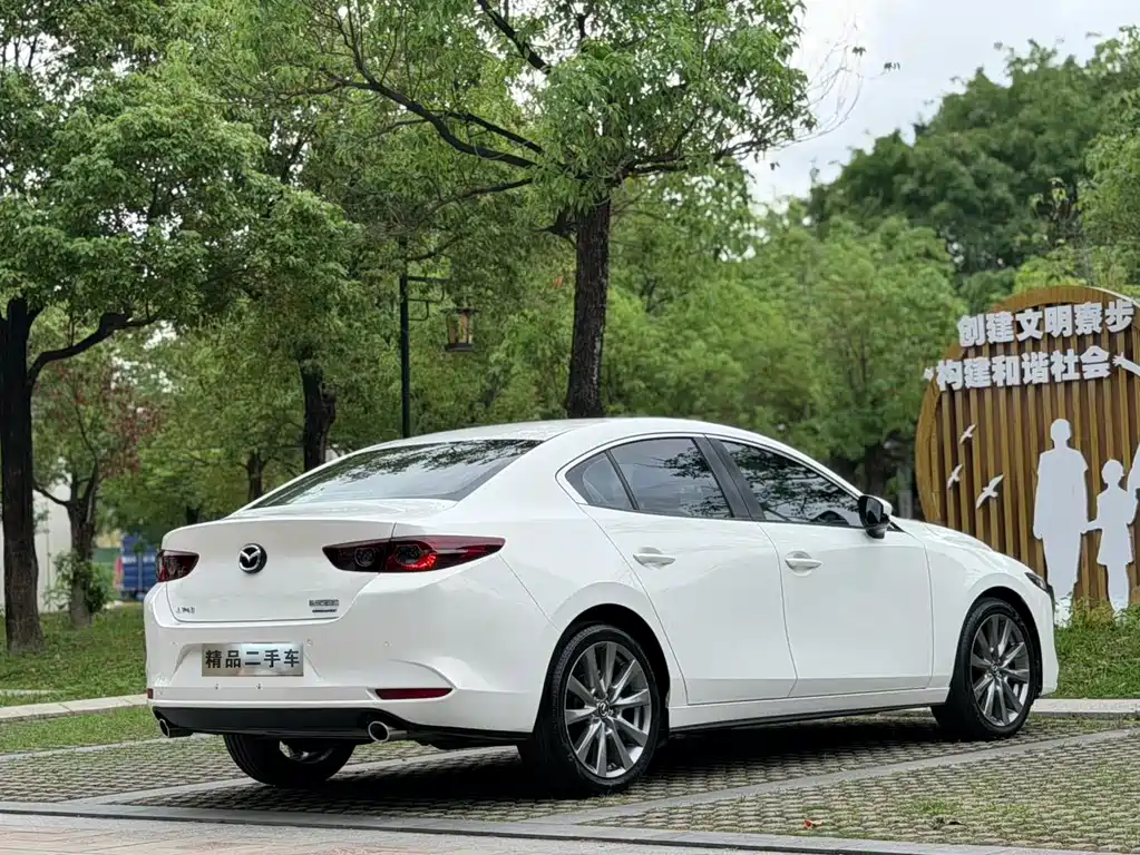Mazda 3 Axela 2020 — фото 15