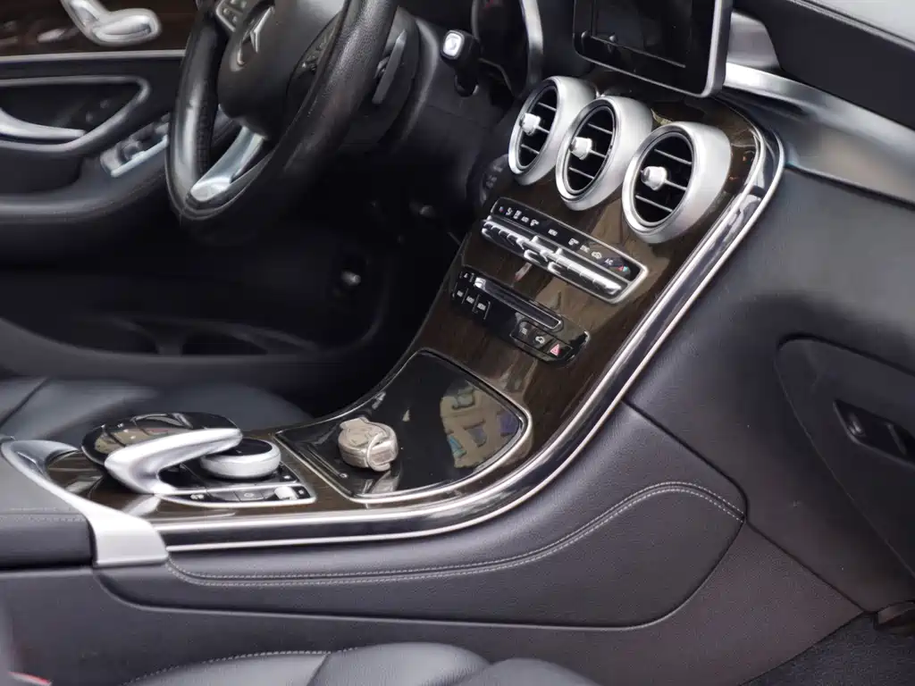 Mercedes-Benz GLC 2017 — фото 13