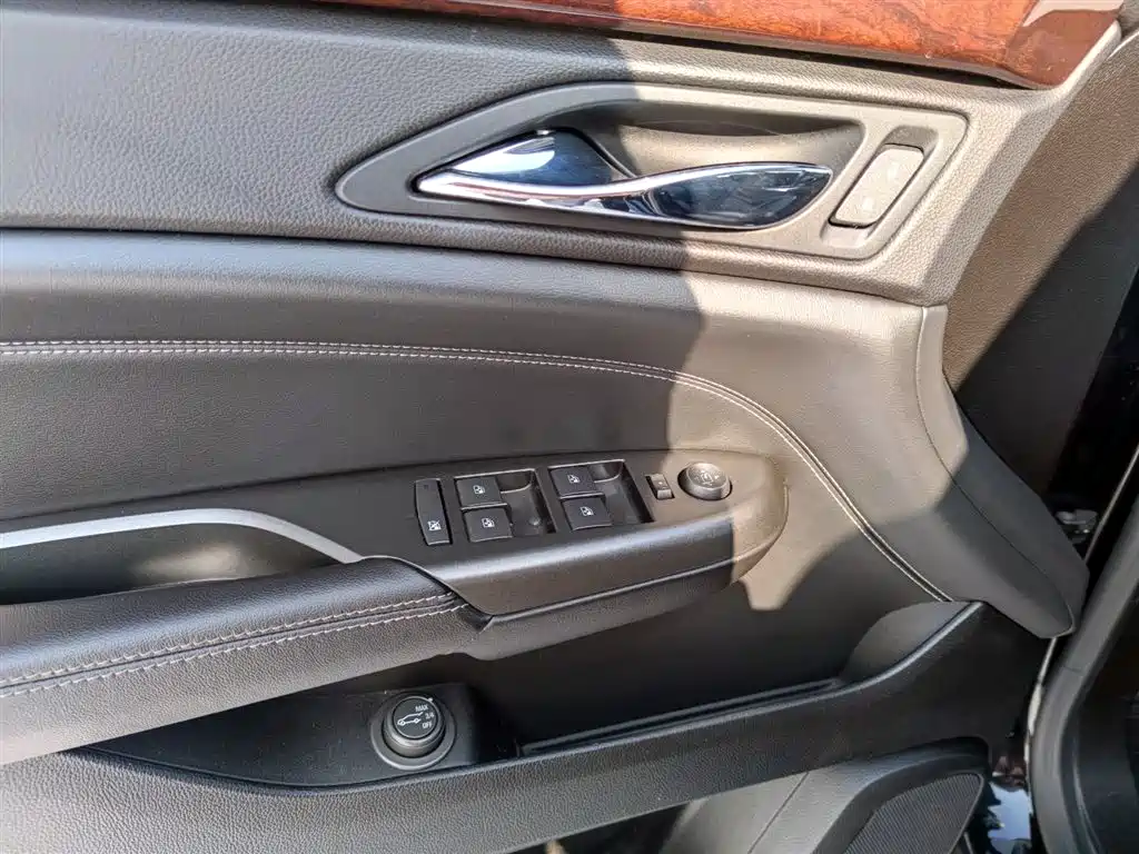 Cadillac SRX 2012 — фото 16