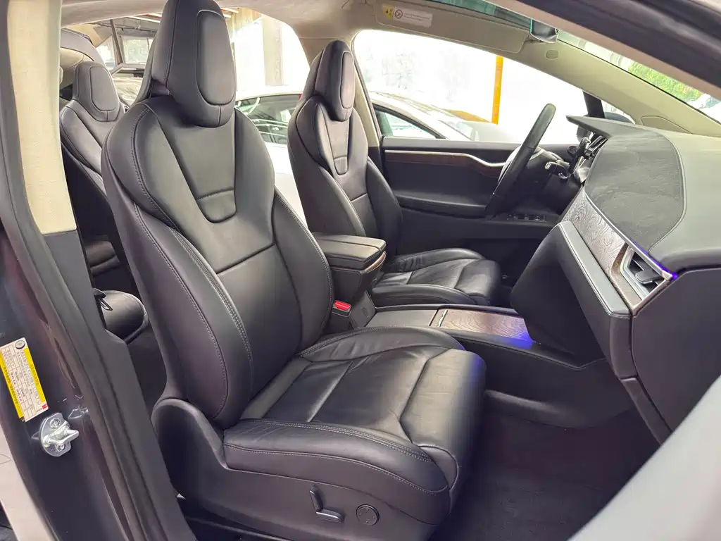 Tesla Model X 2017 — фото 20