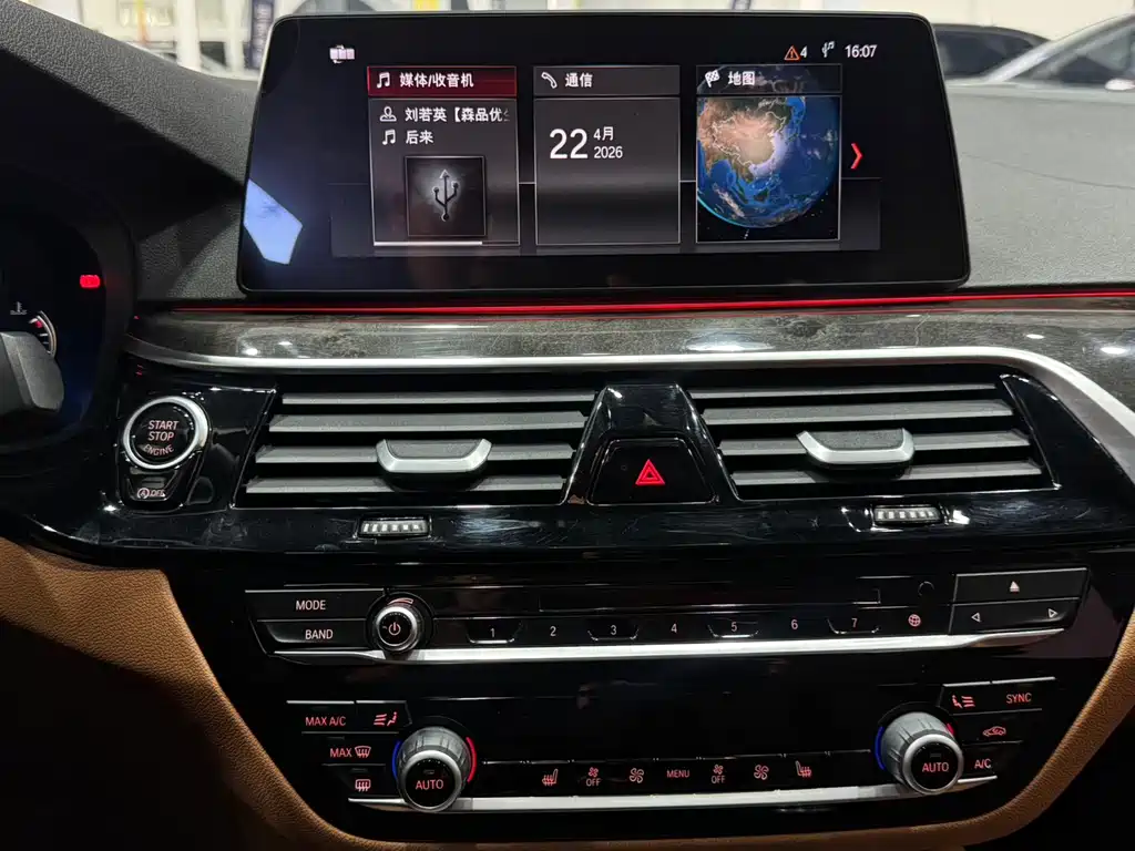 BMW 5 Series 2018 — фото 12