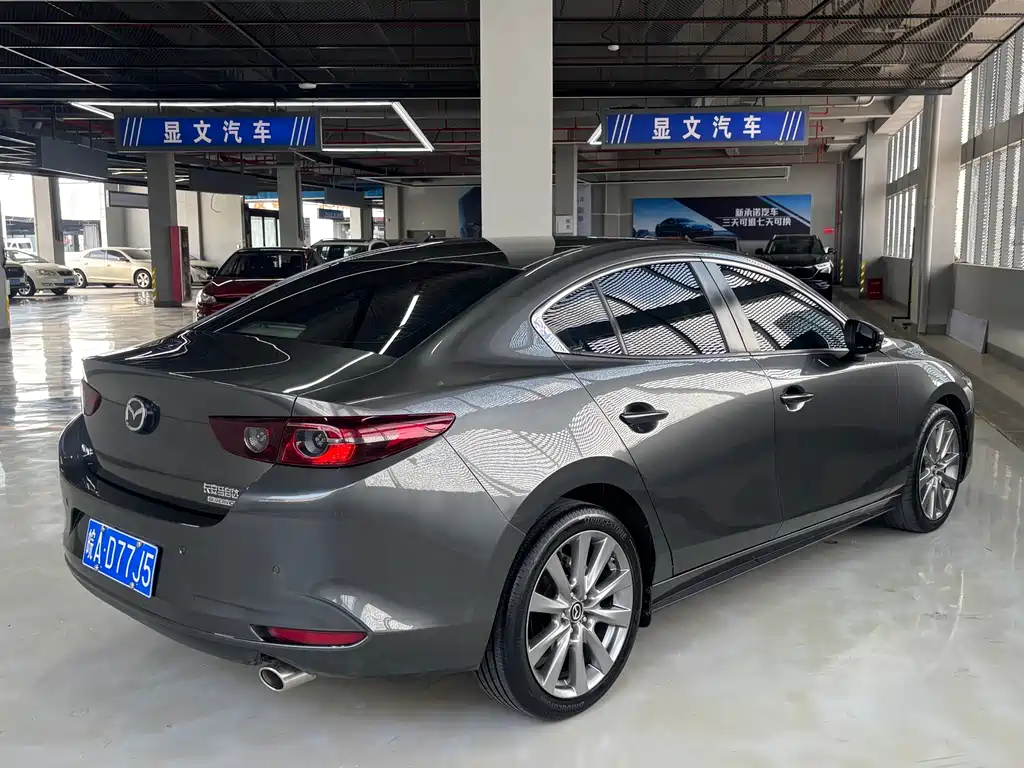 Mazda 3 Axela 2022 — фото 16