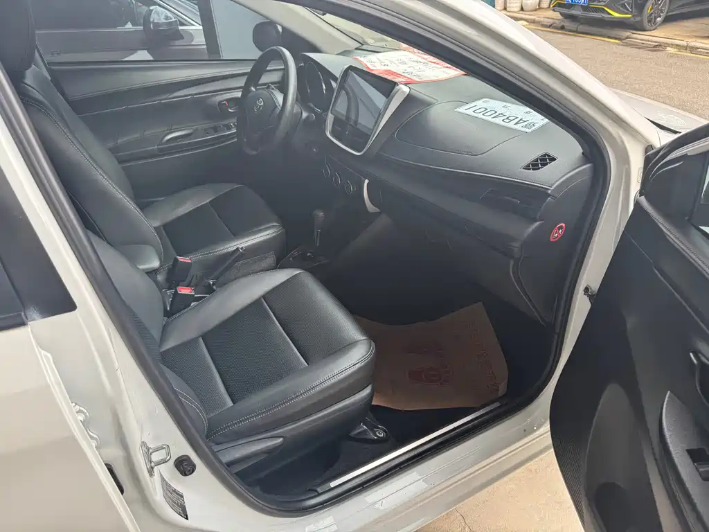 Toyota Yaris L 2019 — фото 10