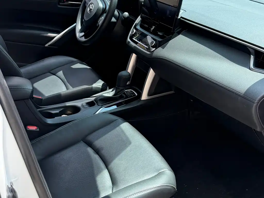 Toyota Corolla Cross 2023 — фото 12