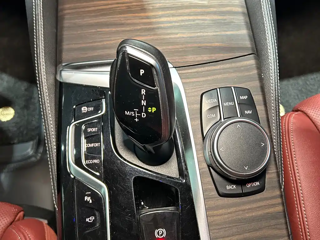 BMW 5 Series 2021 — фото 19
