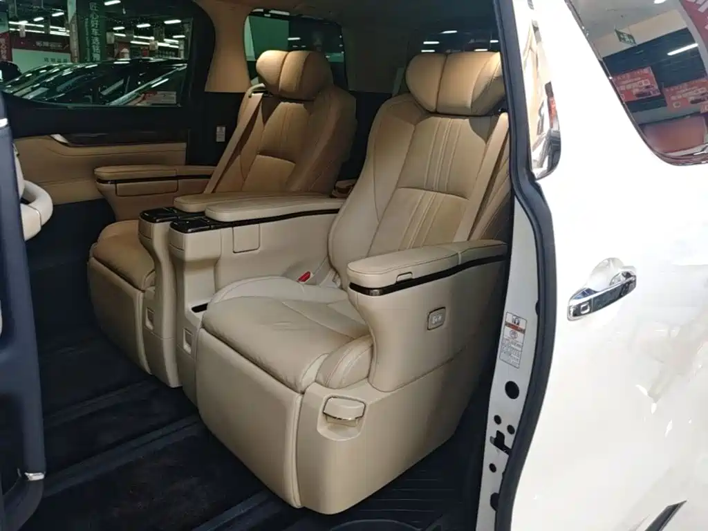Toyota Vellfire 2021 — фото 17