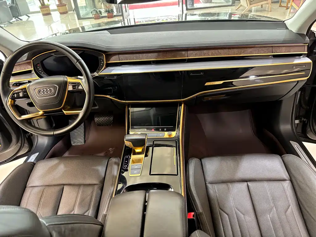 Audi A8 2018 — фото 9