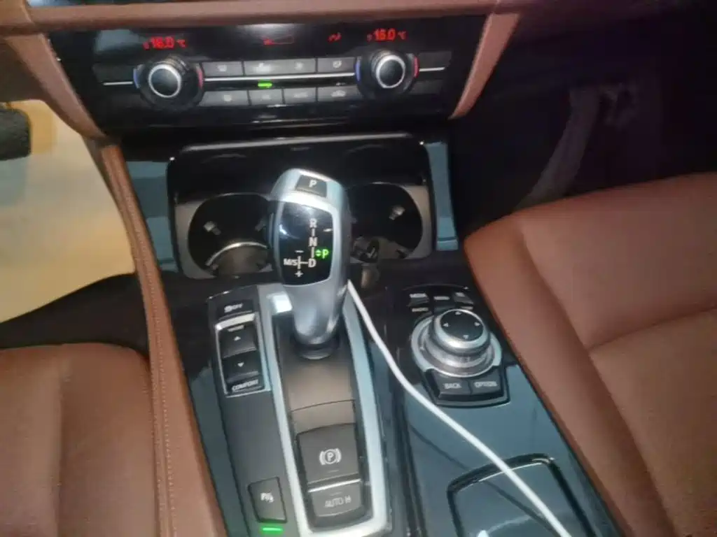 BMW 5 Series 2014 — фото 14