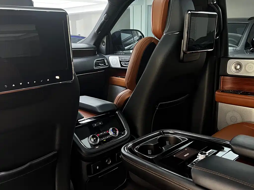 Lincoln Navigator 2019 — фото 24