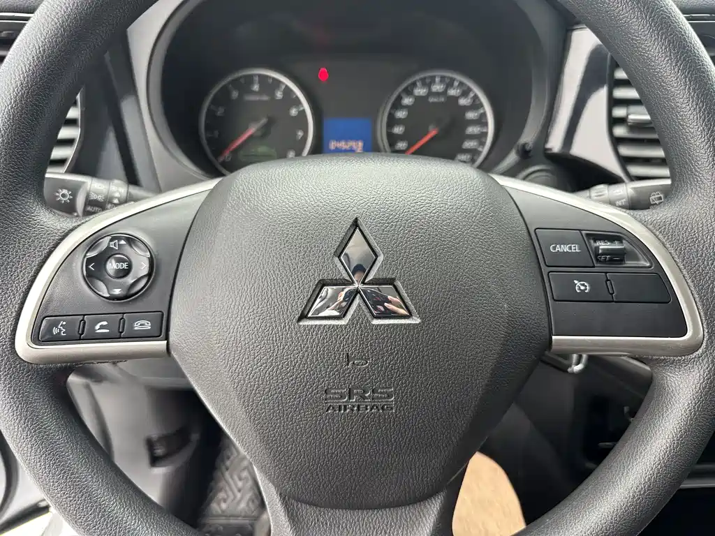 Mitsubishi Outlander 2023 — фото 14