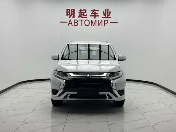 Mitsubishi Outlander 2023