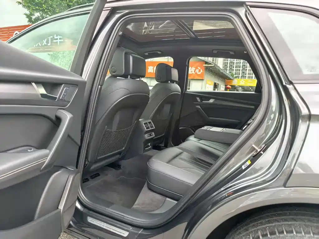 Audi Q5L 2023 — фото 11