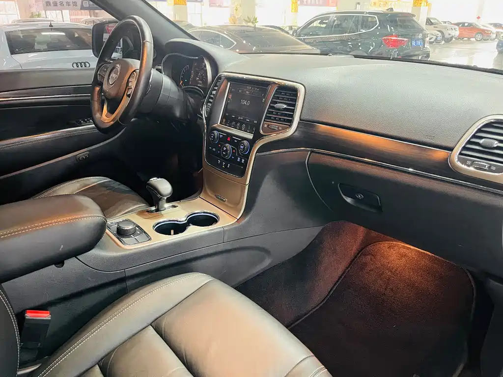 Jeep Grand Cherokee 2014 — фото 14