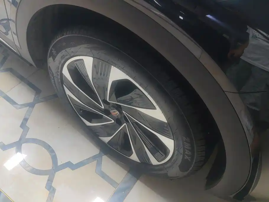 Hongqi HS7 PHEV 2025