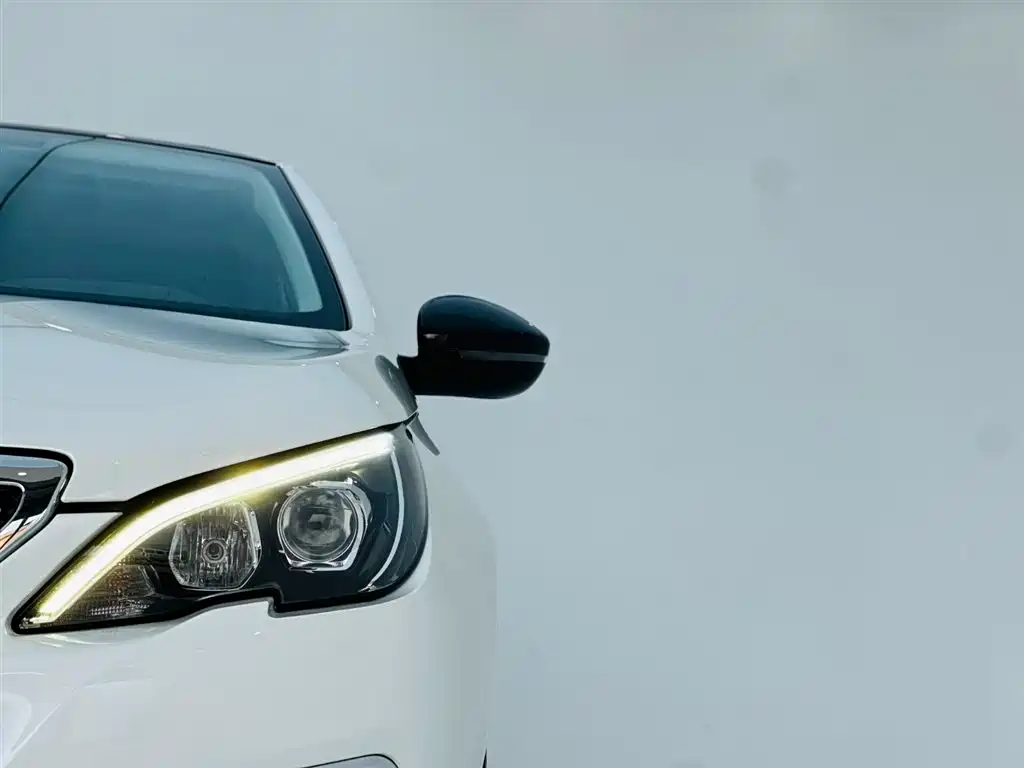 Peugeot 308 2017 — фото 10