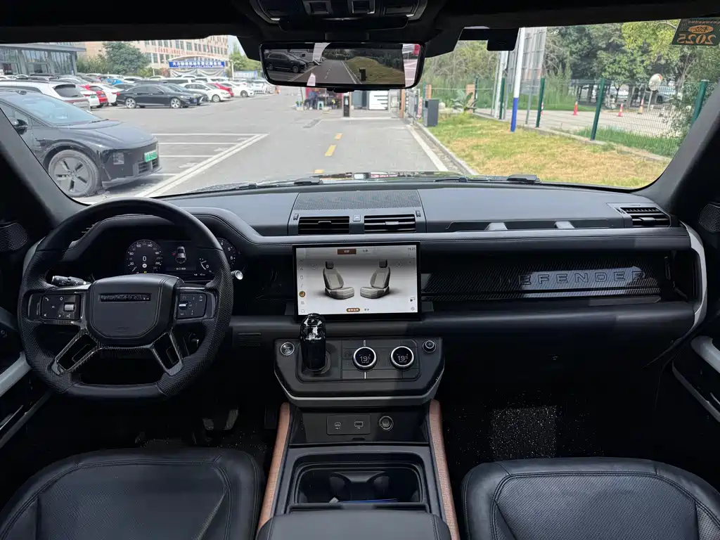 Land Rover Defender 2023 — фото 15
