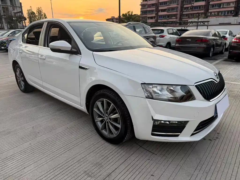 Skoda Octavia 2016 — фото 3