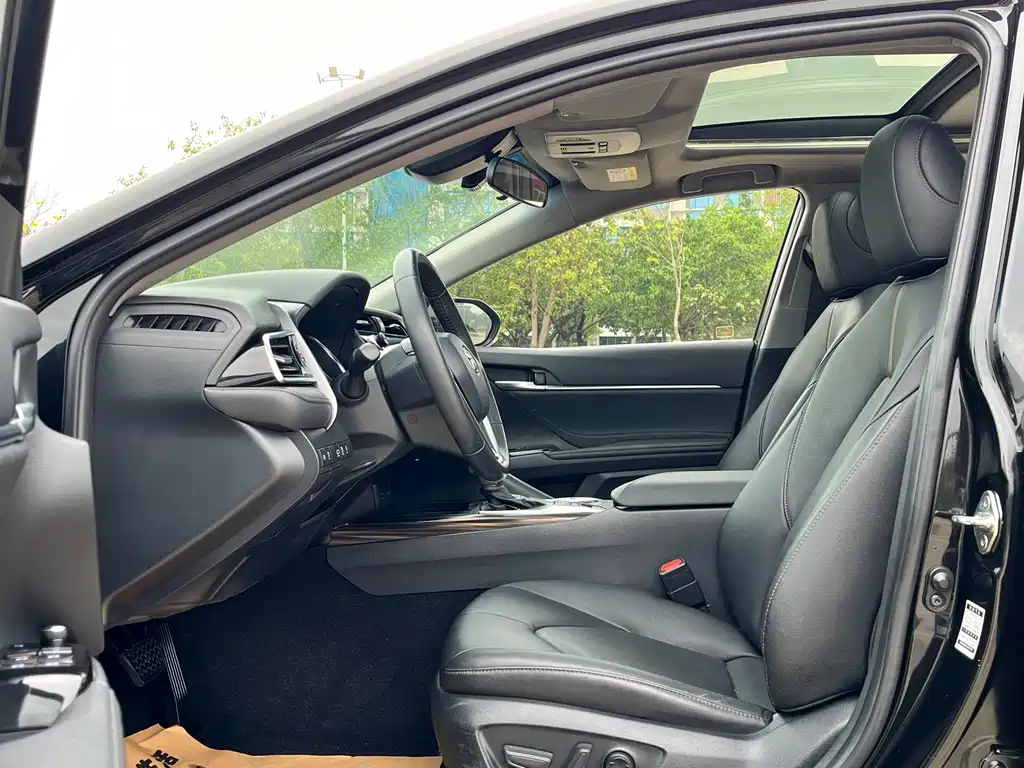 Toyota Camry 2020 — фото 4