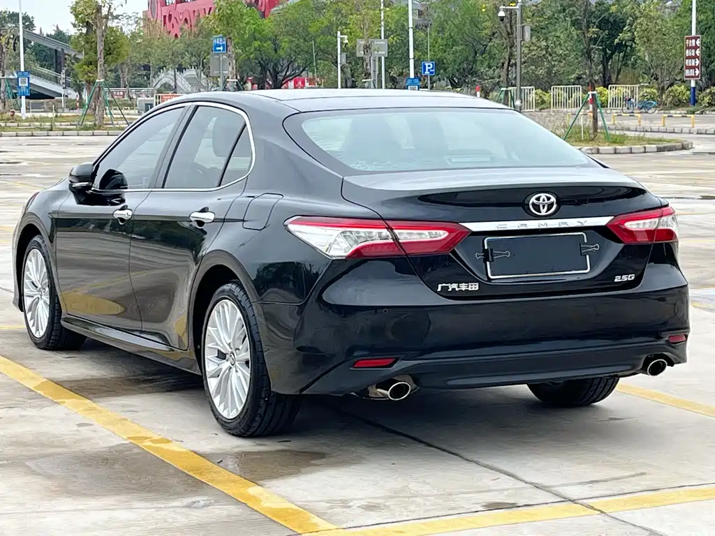 Toyota Camry 2020 — фото 12