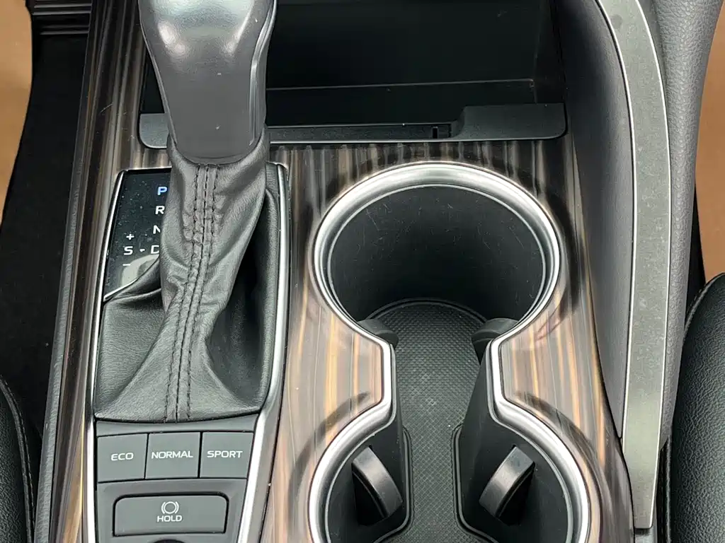 Toyota Camry 2020 — фото 23