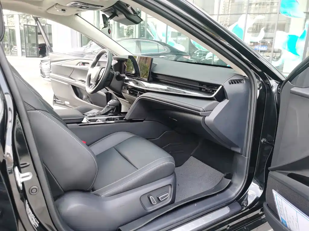 Toyota Camry 2025 — фото 11