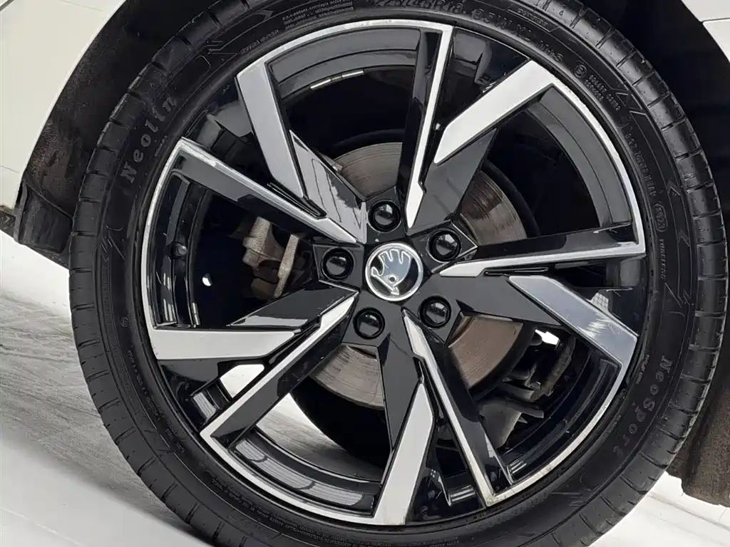 Skoda Octavia 2022 — фото 22