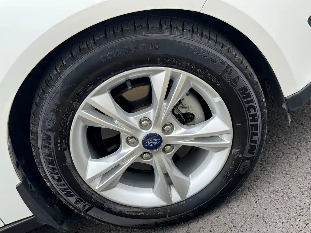 Ford Focus 2017 — фото 10