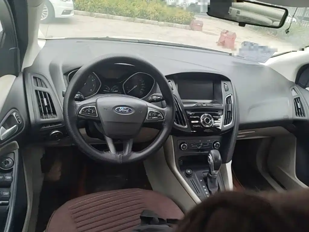 Ford Focus 2016 — фото 17